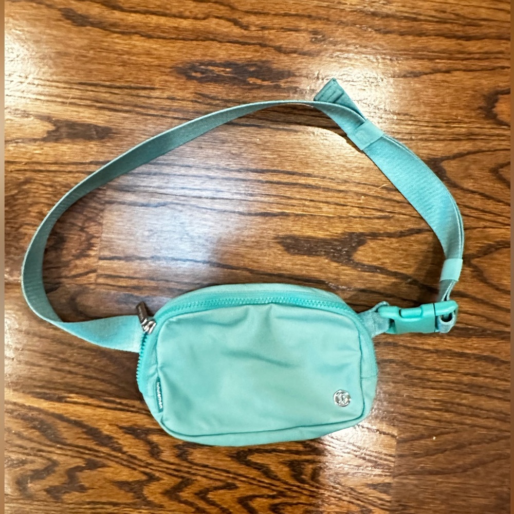 Lululemon Belt Bag - Teal